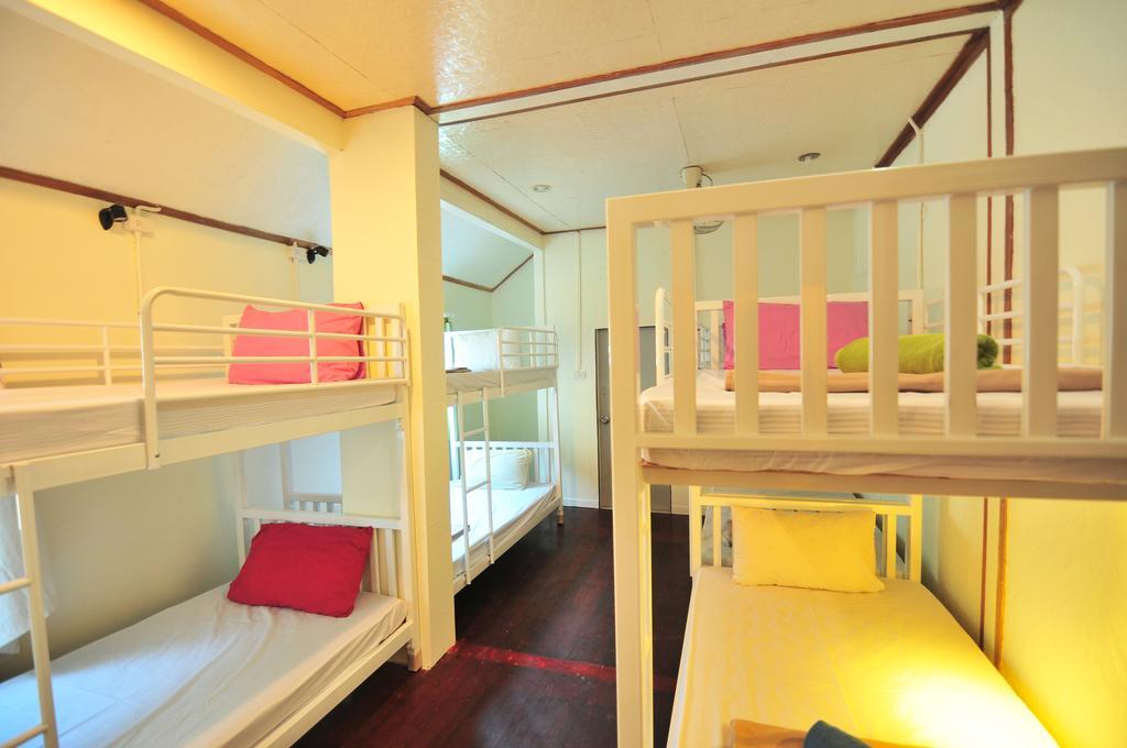 October Hostel Фи Фи Айлънд Екстериор снимка