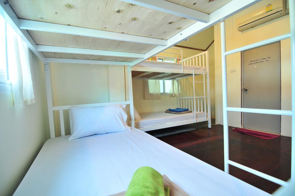 October Hostel Фи Фи Айлънд Стая снимка