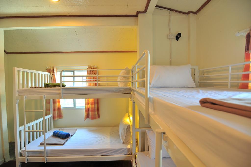 October Hostel Фи Фи Айлънд Екстериор снимка