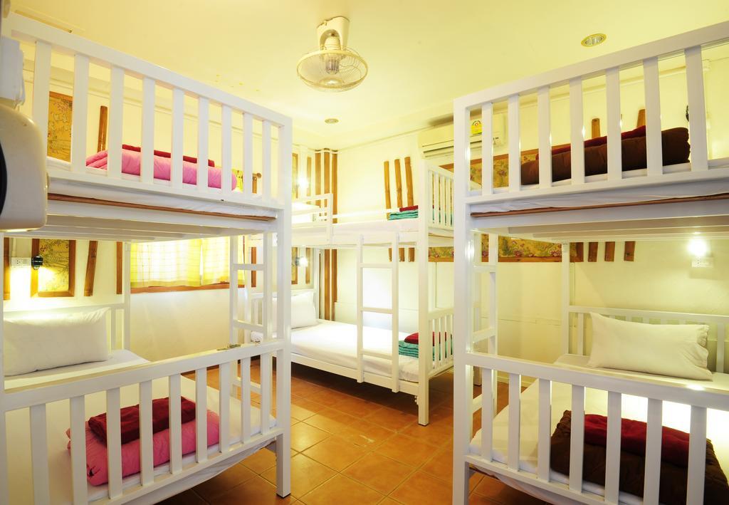 October Hostel Фи Фи Айлънд Екстериор снимка