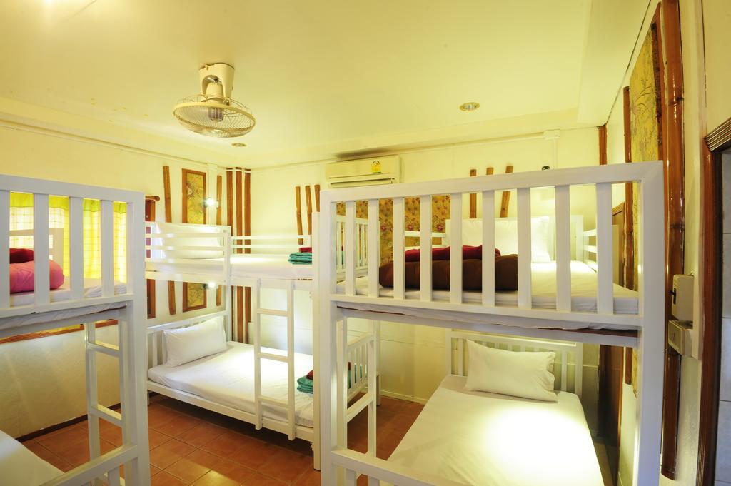 October Hostel Фи Фи Айлънд Екстериор снимка