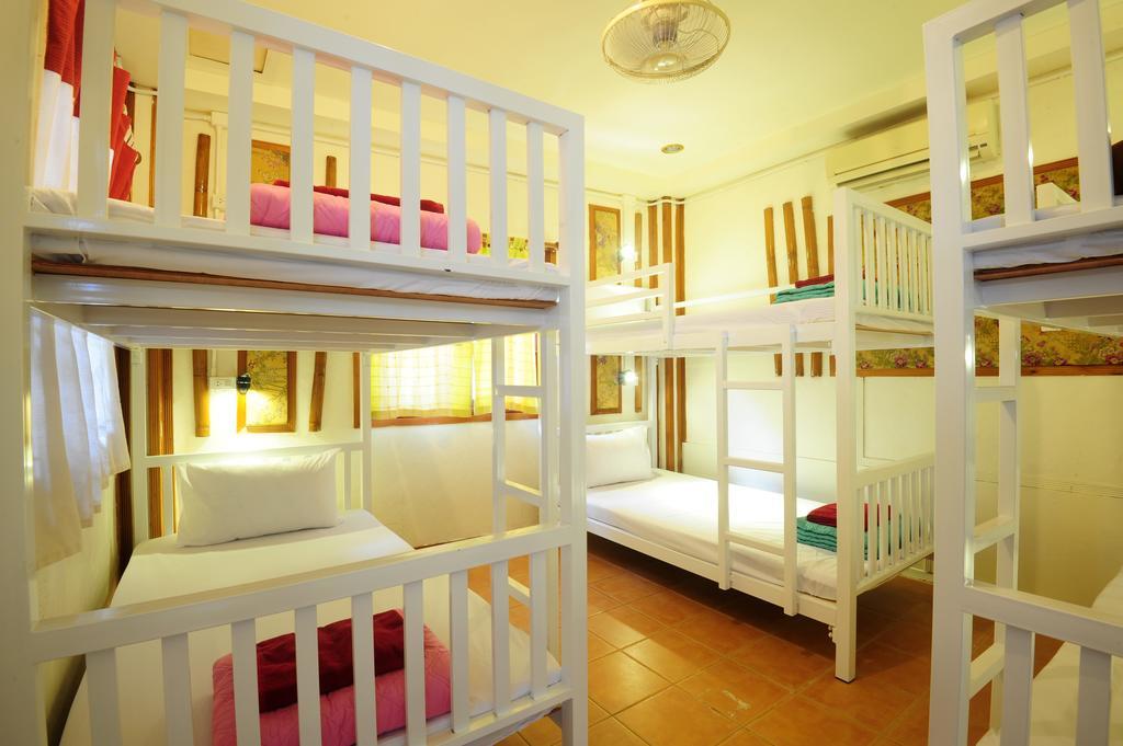 October Hostel Фи Фи Айлънд Екстериор снимка