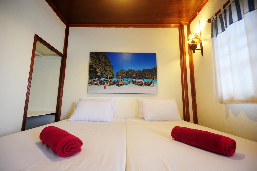 October Hostel Фи Фи Айлънд Екстериор снимка
