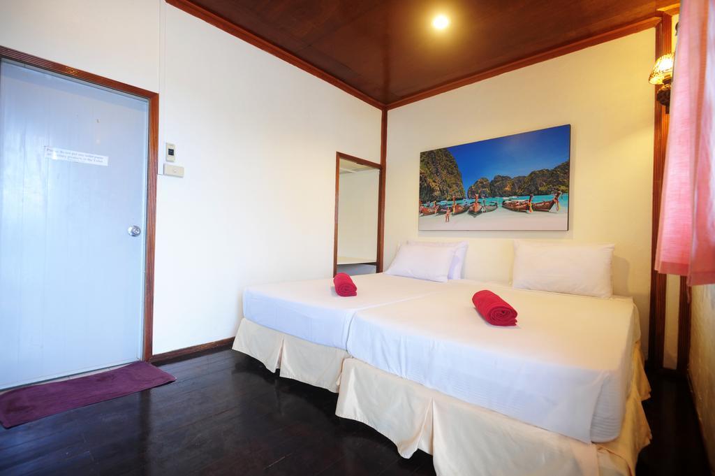 October Hostel Фи Фи Айлънд Екстериор снимка