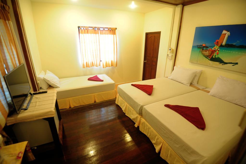 October Hostel Фи Фи Айлънд Екстериор снимка