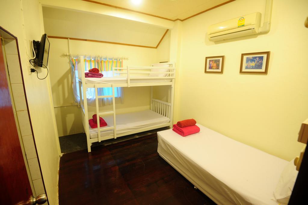 October Hostel Фи Фи Айлънд Екстериор снимка
