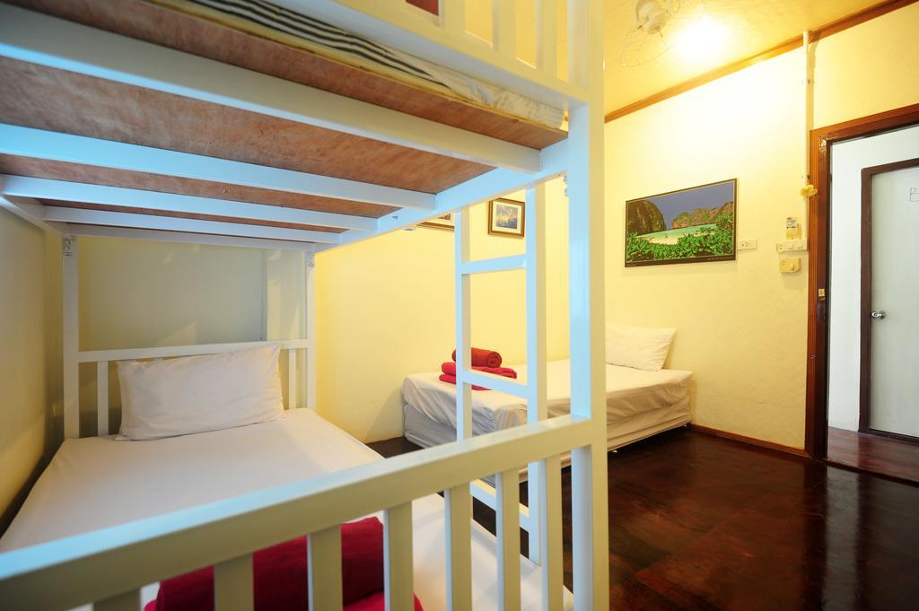 October Hostel Фи Фи Айлънд Екстериор снимка