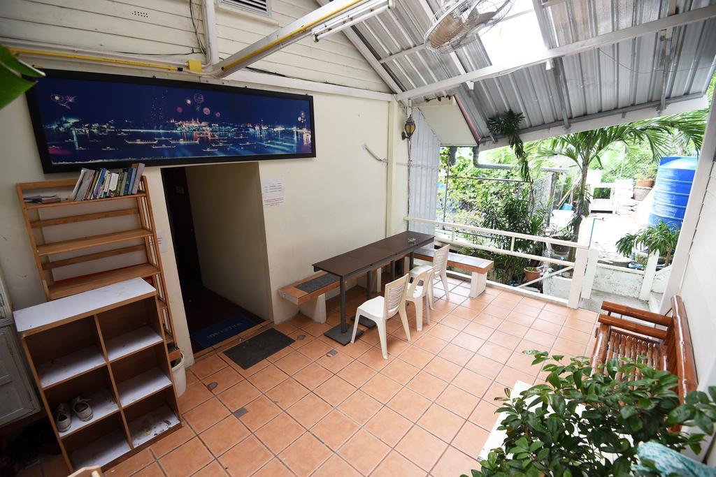 October Hostel Фи Фи Айлънд Екстериор снимка