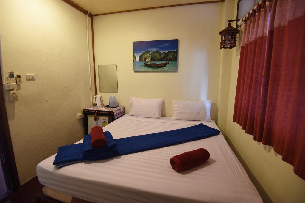October Hostel Фи Фи Айлънд Екстериор снимка